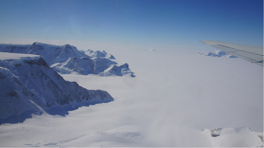 Larsen C Ice Shelf as seen from the Antarctic Peninsula. Picture taken during a NASA IceBridge measurement flight on November 17, 2011. (Image: Matthias Braun)