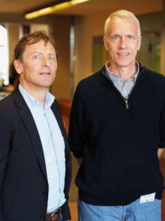 Professor Peter Gmeiner (links) and Professor Brian Kobilka. (Image: Stefan Löber)