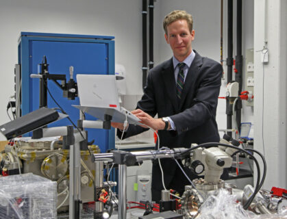 Prof. Dr. Peter Hommelhoff at his laboratory