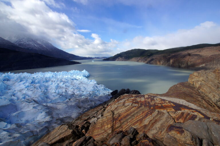 Using satellites to measure rates of ice mass loss in glaciers