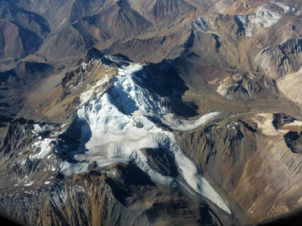 Whilst glaciers in the Central Andes south of Santiago de Chile have lost considerably less mass than previously presumed, the glaciers may still disappear entirely from this region in the foreseeable future. This would have serious consequences for the people there, who rely on the glacier melt water. (Image: FAU/Matthias Braun)