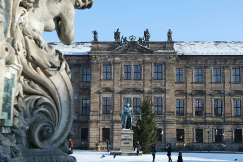 The picture shows the Erlangen Castle in Winter.