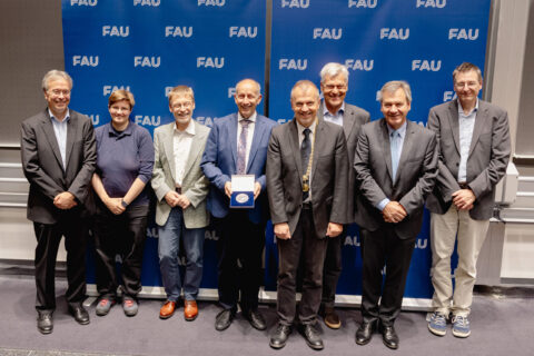 From left to right: Prof. Dr. Karl-Hermann Neeb (Speaker of the Department of Mathematics at Friedrich-Alexander-Universität Erlangen-Nürnberg), Prof. Dr. Clara Löh (University of Regensburg), Prof. Dr. Thomas Schick (University of Göttingen), Prof. Dr. Wolfgang Lück (University of Bonn), Prof. Dr. Andreas Hirsch (Vice President of Friedrich-Alexander-Universität Erlangen-Nürnberg), Dr. Rolf Stölting (College of the Otto and Edith Haupt Foundation), Prof. Dr. Jürg Kramer (President of the German Mathematical Society, Humboldt-Universität zu Berlin), Prof. Dr. Arthur Bartels (University of Münster). (Photo: Kurt Fuchs / FAU)